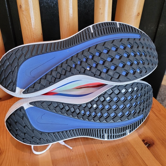 Nike Air Windflo Running Shoes - Picture 8 of 9